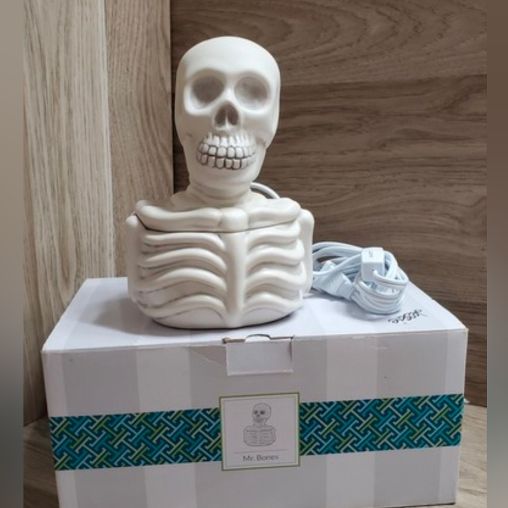 Scentsy MR BONES WARMER